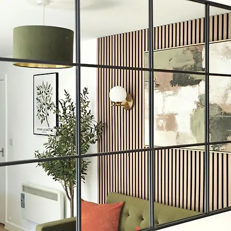 Sea Breeze, Stylish 2 Bedroom Flat, Sleeps5, Internet And Parking, 10 Min To Beach, Co-Op Is Downstairs-3