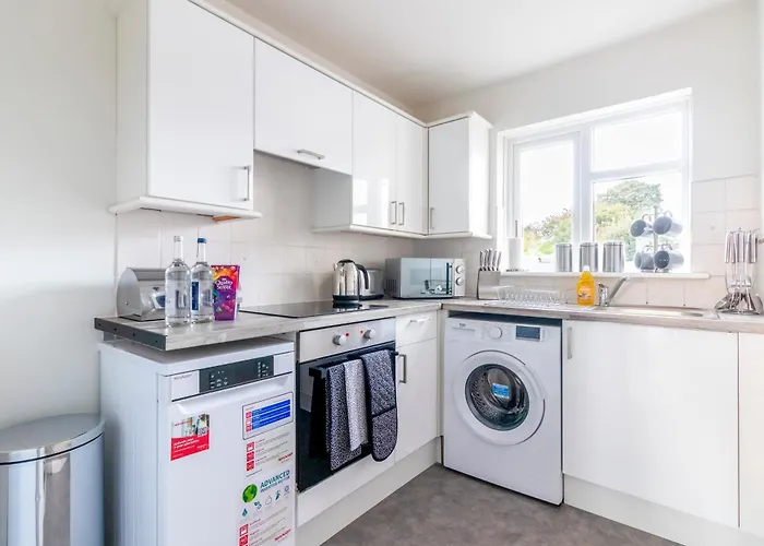 Beautiful Sea View 2 Bedroom Sleeps 6-Free Parking